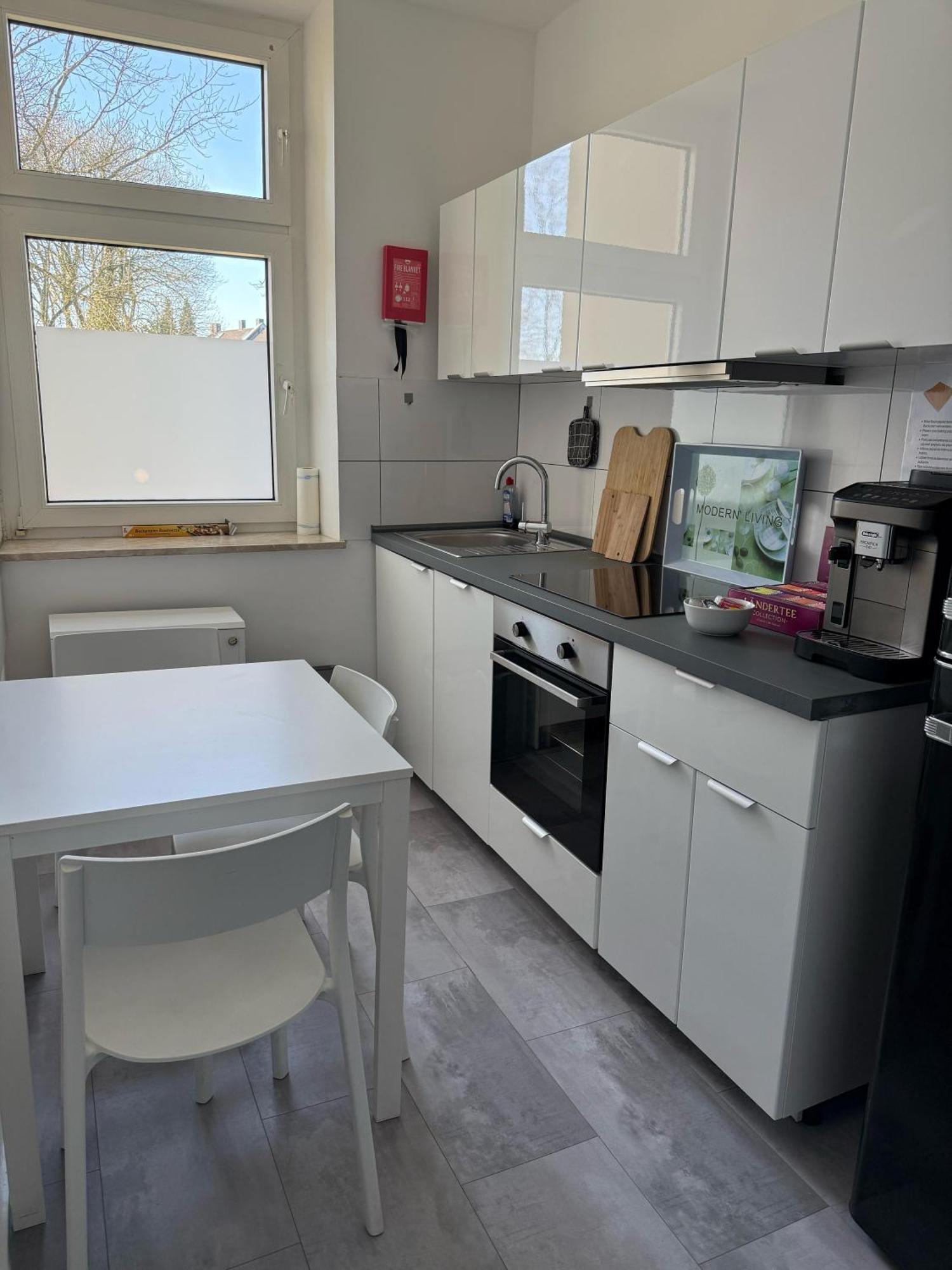 Freshly Renovated City Apartments Essen Kitchen Wifi Near Duesseldorf Airport Exterior photo